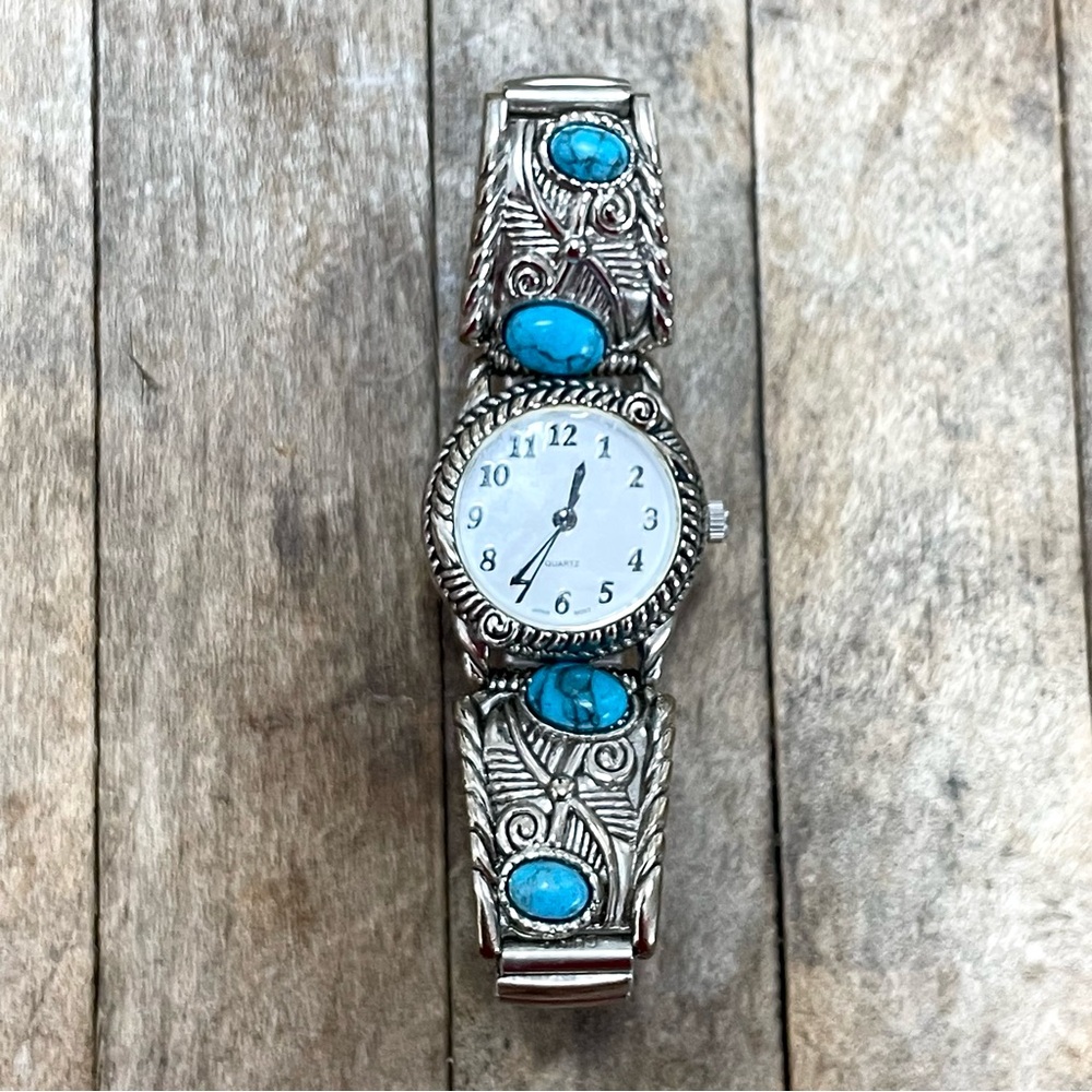 Avon Silver Tone Southwestern Simulated Turquoise Stretch Quartz Watch- Untested